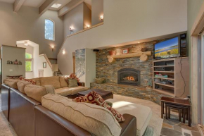 High Sierra at Dollar Point - Private Hot Tub, Close to Ski Resorts, Pet Friendly!